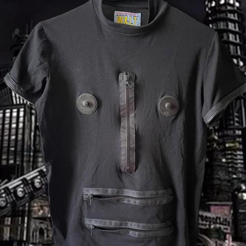 Walter van berindonck “W&LT” SS00s nipple face shirt 
size XL in woman’s fits like a true medium in men’s 
W: 19in
H: 24
Hearing offers
#WILD&LETHALTRASH
Please contact before purchasing