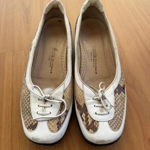 Walter Genuin white & cream snake print ballet flats #balletflats #snakeprint