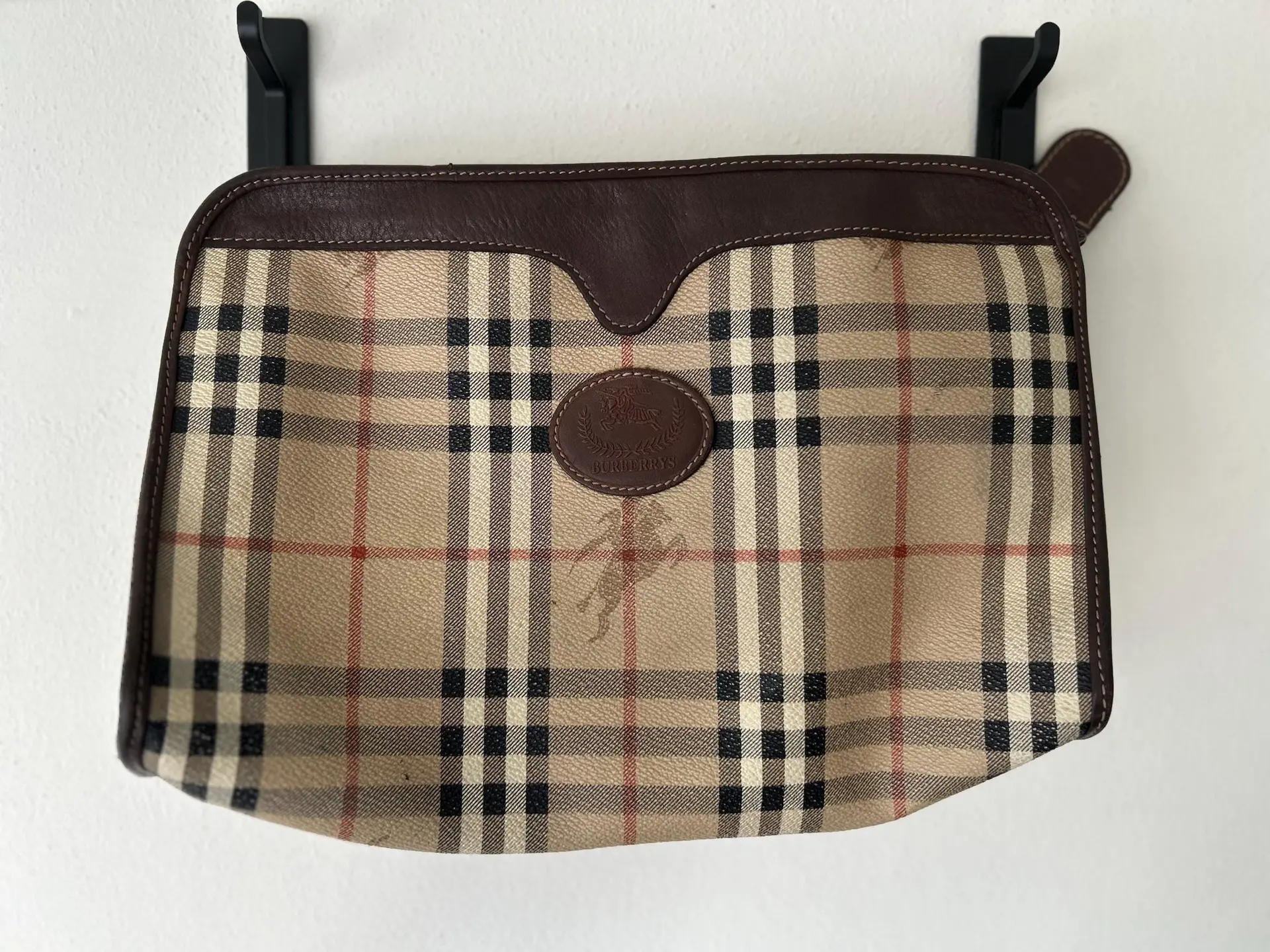 Vintage Burberrys wash bag