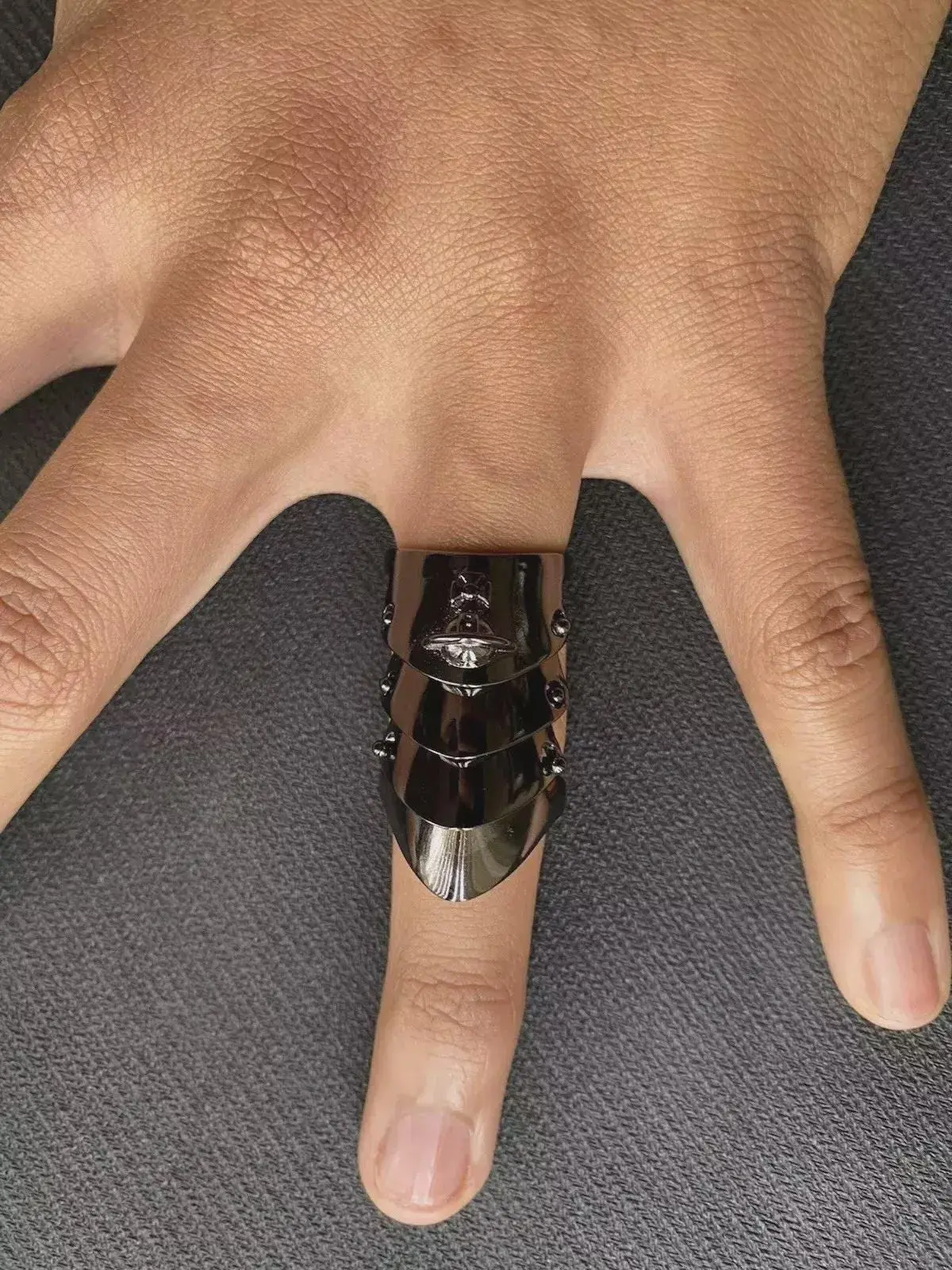 Vivienne Westwood Orb Armor Ring Saturn Gunmetal Black Size 7 NANA