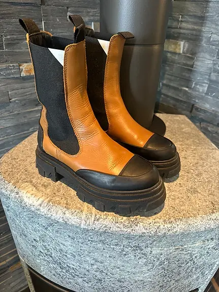 Ganni boots