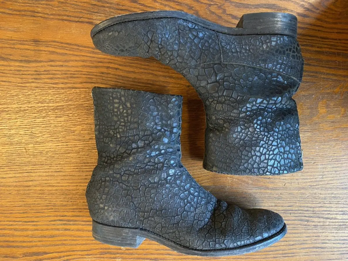 Cracked A1923 Boots in black leather