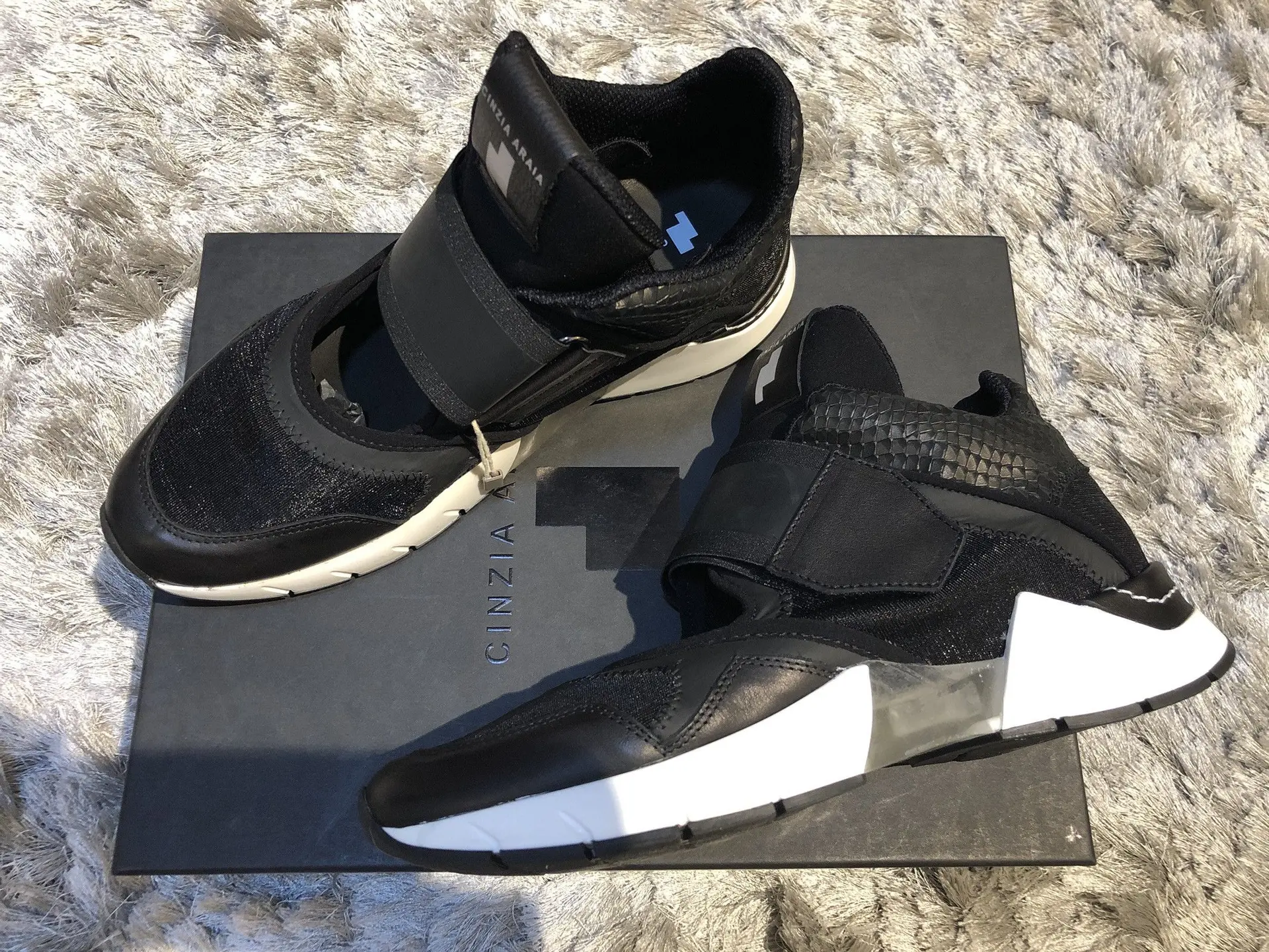 Low Sneakers