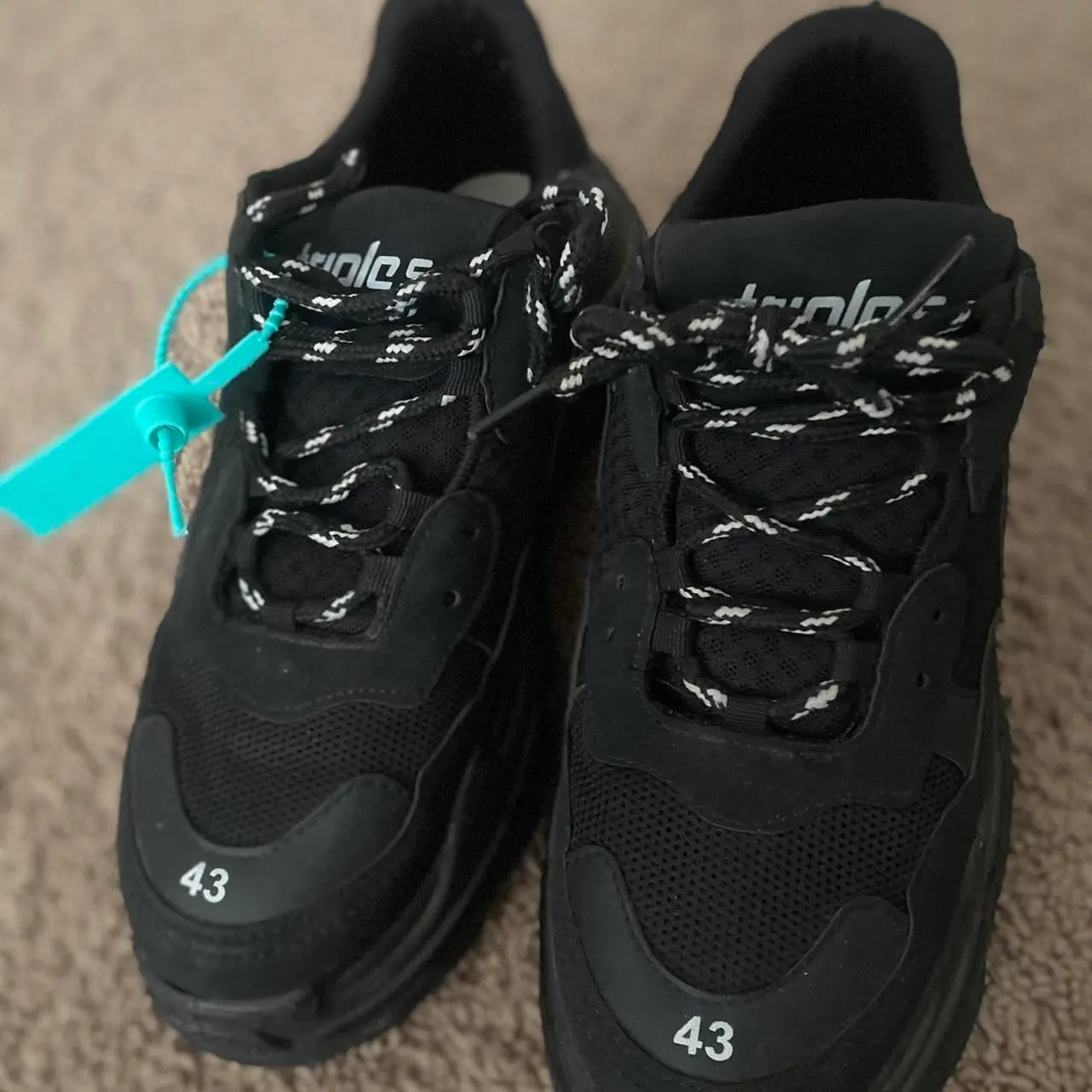 balenciaga triple s