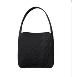 オムプリッセイッセイミヤケ ROUNDED SQUARE BAG